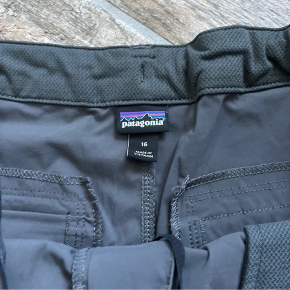 Patagonia Quandary Hiking Shorts, Gray, Women’s Size 16 - Picture 10 of 11